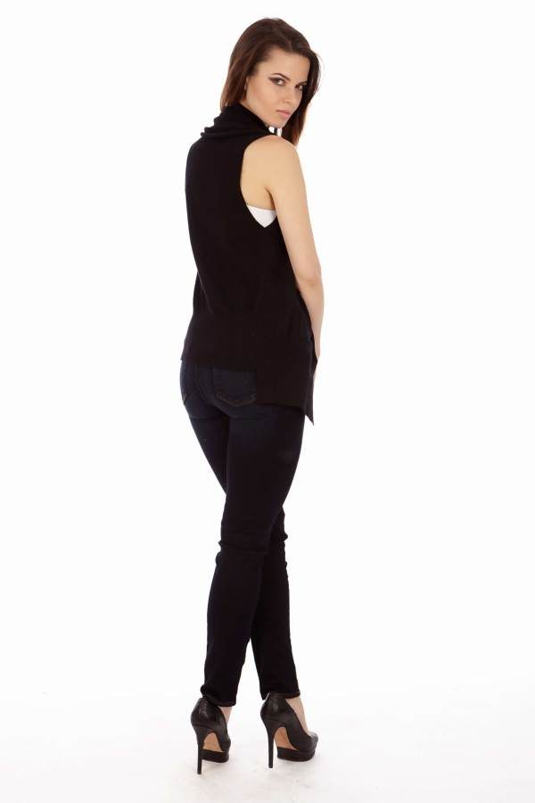 Black Sleeveless Flyway Pocket Cardigan